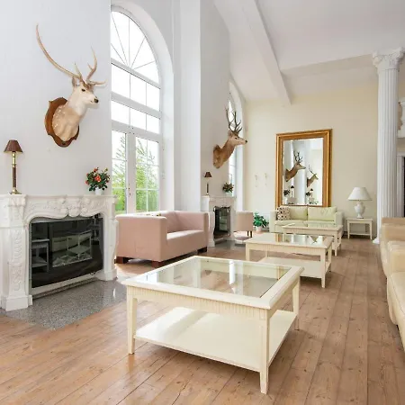 26 Person In Holiday home *