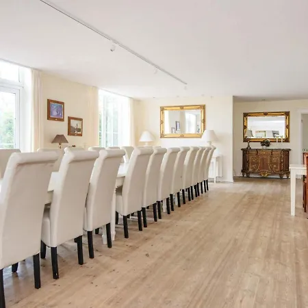 26 Person In Holiday home *