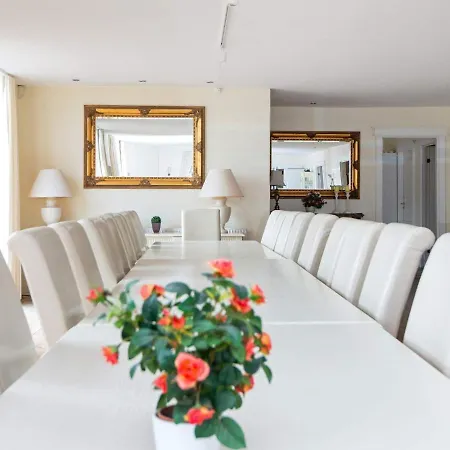 26 Person In Holiday home *